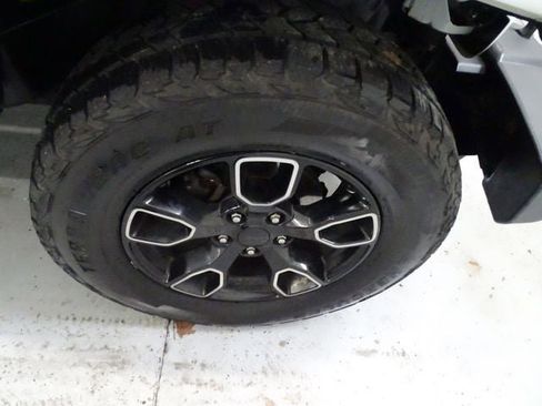 Used 2018 Jeep Wrangler Unlimited Sahara image 27