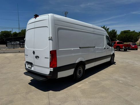 Used 2021 Mercedes-Benz Sprinter 2500 w/ Driver Convenience Package image 22