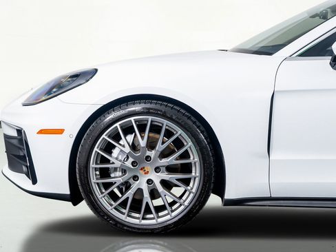 Used 2024 Porsche Panamera 4 w/ Premium Package image 22