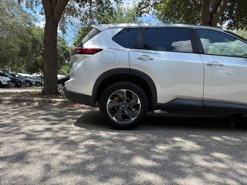 Used 2025 Nissan Rogue SV FWD image 18