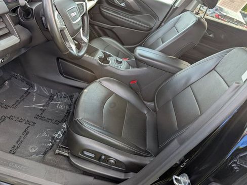 Used 2023 GMC Terrain SLT image 9