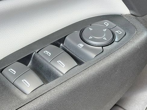 Used 2018 Chevrolet Equinox Premier AWD/4WD image 12
