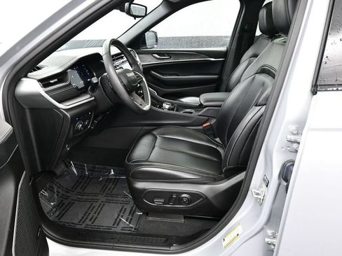 Used 2024 Jeep Grand Cherokee Limited 4xe AWD/4WD image 31