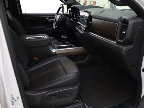 Used 2022 Chevrolet Silverado 1500 High Country w/ Technology Package image 29