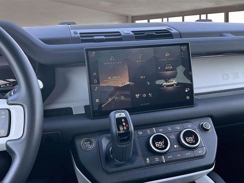 Used 2025 Land Rover Defender 110 S image 6