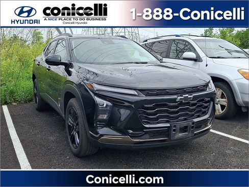 Used 2024 Chevrolet Trax ACTIV w/ Sunroof Package FWD image 1