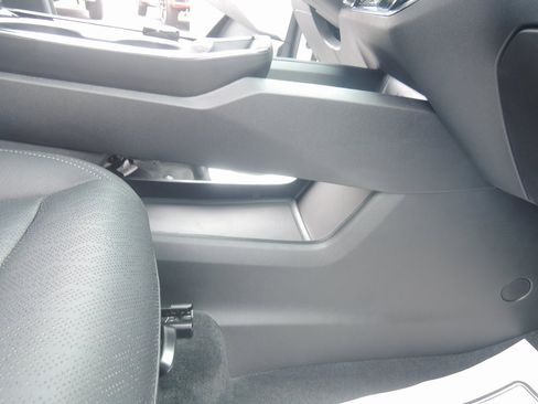 New 2026 Chevrolet Equinox LT w/ Convenience Package II image 35