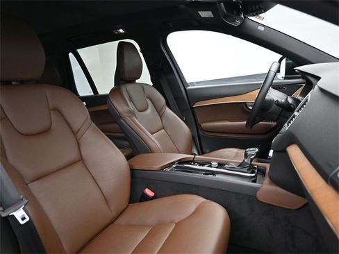 Used 2022 Volvo XC90 T6 Momentum image 36