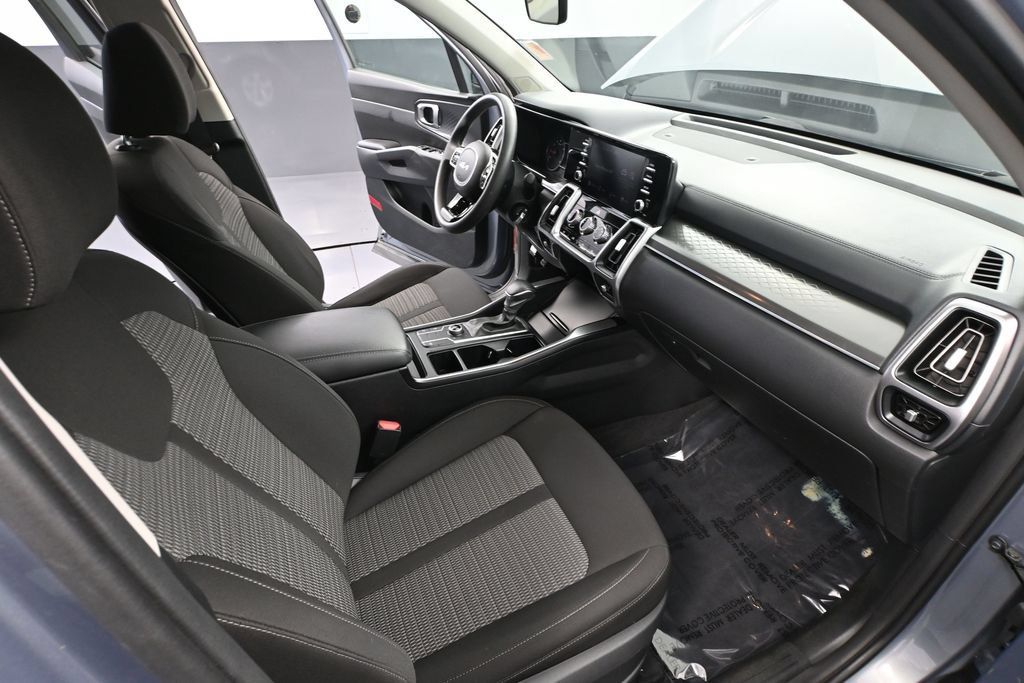 Used 2023 Kia Sorento LX AWD/4WD image 42