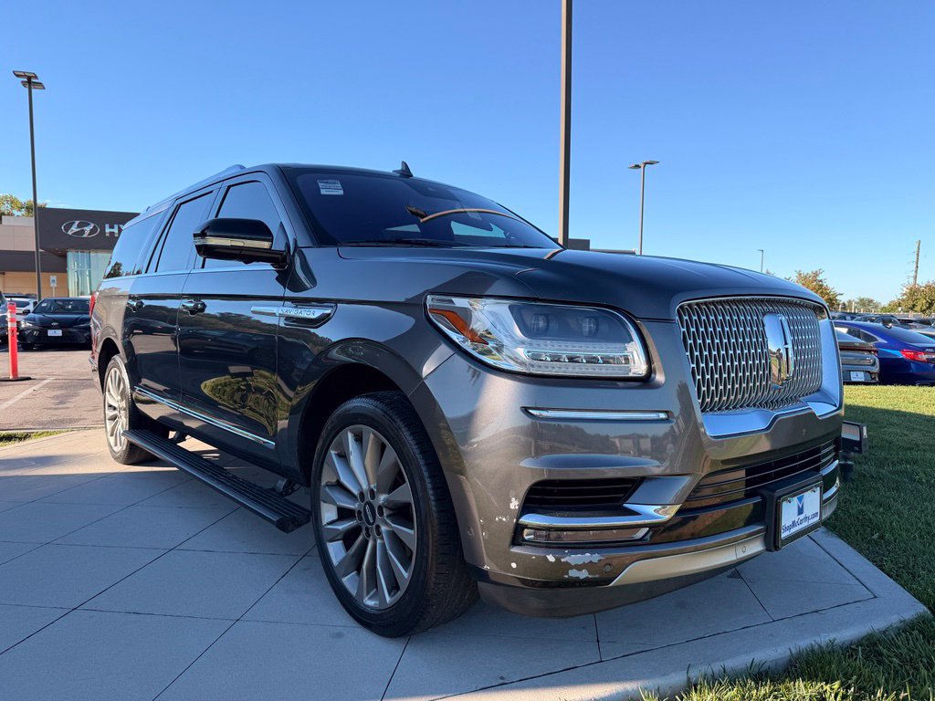 Used 2018 Lincoln Navigator L Select w/ Technology Package AWD/4WD image 10