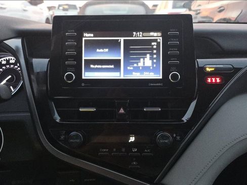 Used 2022 Toyota Camry LE image 10