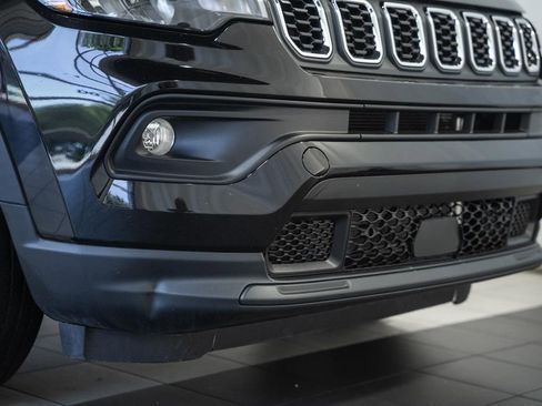 Certified 2025 Jeep Compass Latitude w/ Sun & Sound Group AWD/4WD image 18