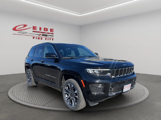 Used 2023 Jeep Grand Cherokee Overland w/ Luxury Tech Group IV AWD/4WD image 12