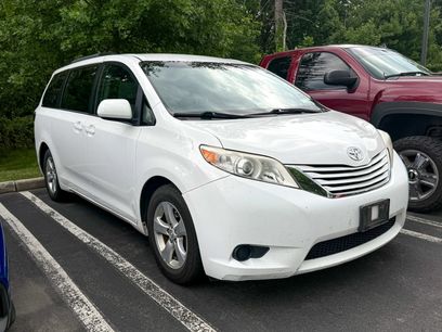 Used 2017 Toyota Sienna LE