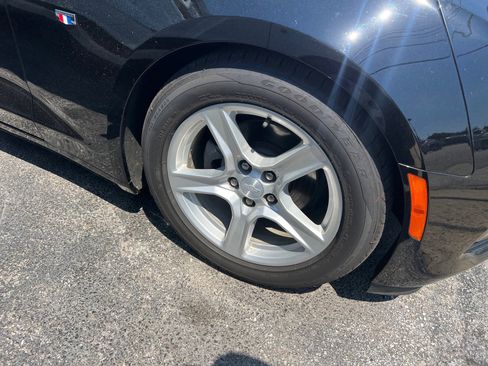 Used 2019 Chevrolet Camaro LT RWD image 4