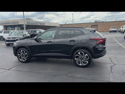 Used 2025 Chevrolet Trax RS w/ Driver Confidence Package FWD image 6