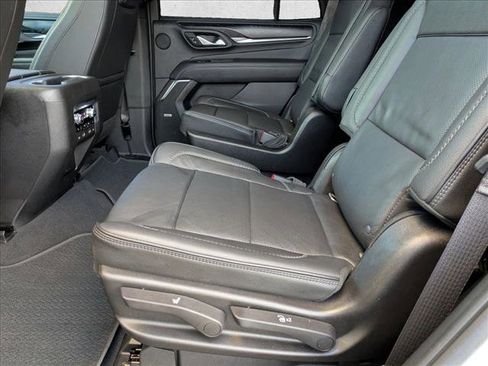 Used 2021 GMC Yukon Denali w/ Denali Premium Package image 17