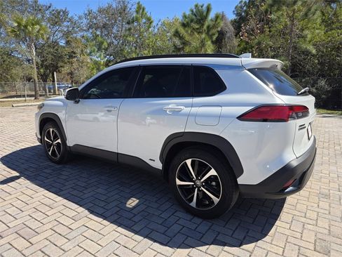 Used 2023 Toyota Corolla Cross SE w/ Convenience Package image 9