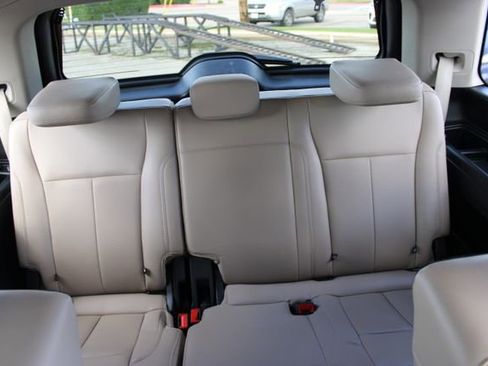 Used 2024 Ford Expedition XLT RWD image 18