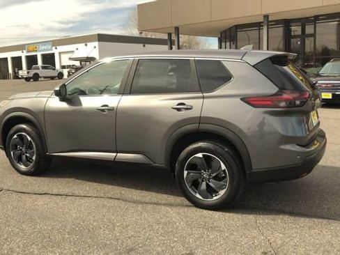 Used 2025 Nissan Rogue SV image 6