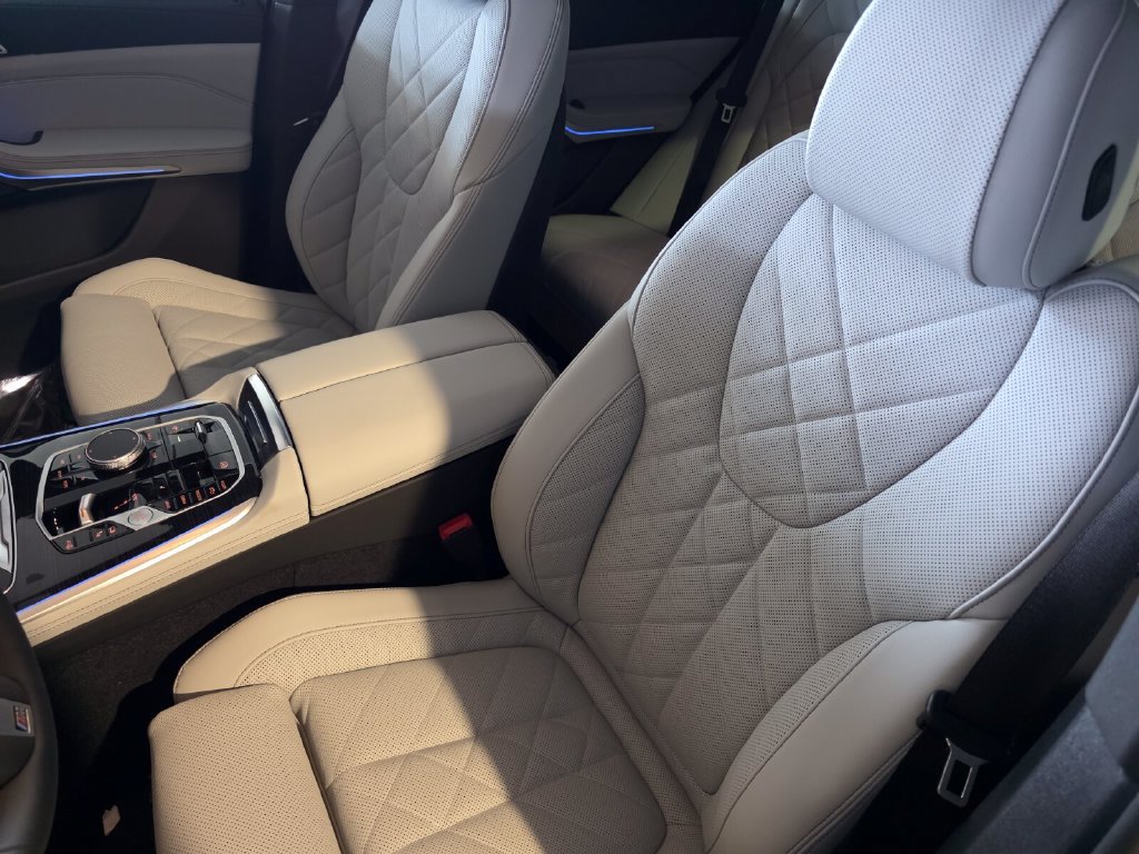 New 2026 BMW X5 xDrive50e w/ M Sport Package AWD/4WD image 9
