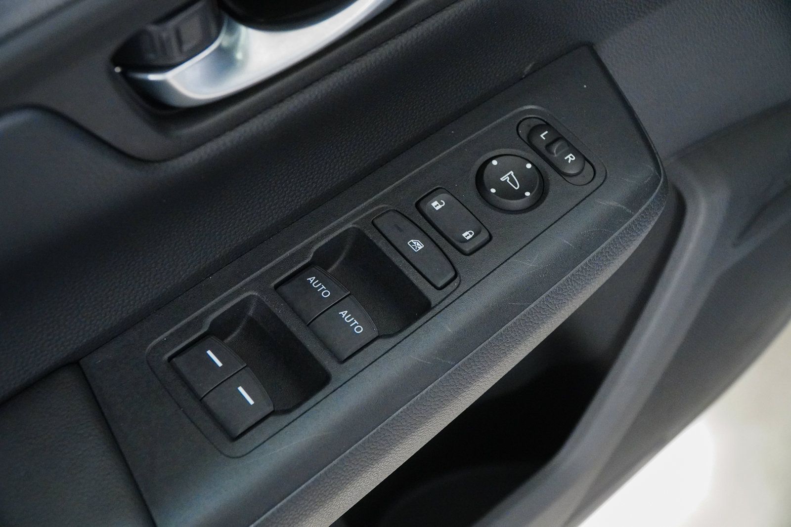 Used 2024 Honda CR-V EX image 19