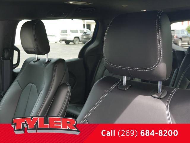 New 2027 Chrysler Pacifica Select FWD image 36