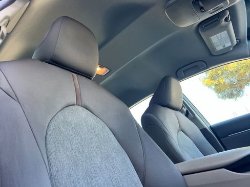 Used 2018 Toyota Camry LE image 17