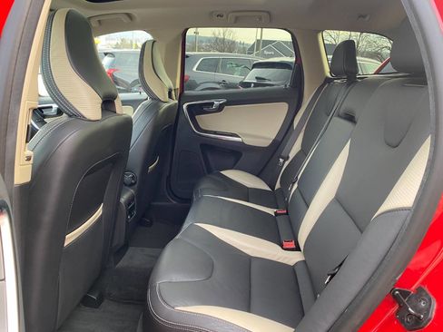 Used 2012 Volvo XC60 T6 R-Design Platinum image 19