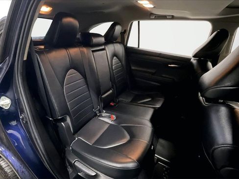 Used 2022 Toyota Highlander XLE image 24