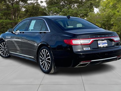 Used 2019 Lincoln Continental Select image 4