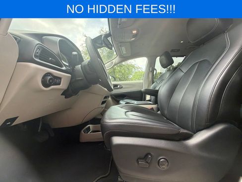 Used 2024 Chrysler Pacifica Touring-L FWD image 14
