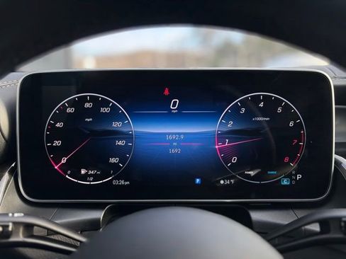 Used 2025 Mercedes-Benz GLC 300 4MATIC image 30