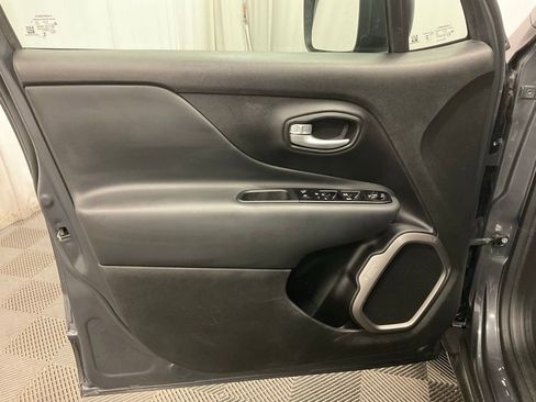 Used 2023 Jeep Renegade Latitude image 13