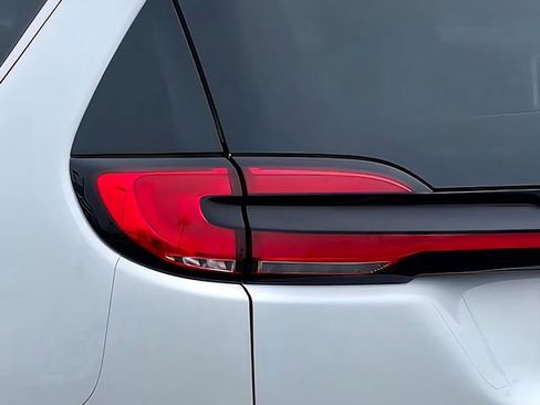 Certified 2024 Chrysler Pacifica Touring-L image 30