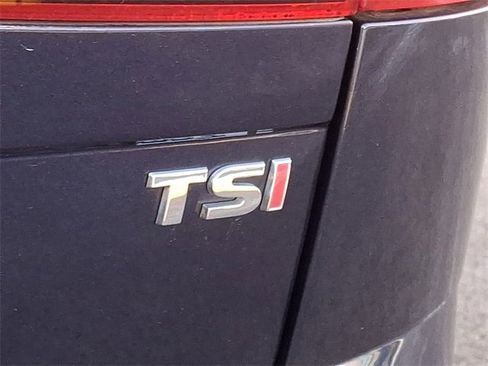 Used 2016 Volkswagen Golf S image 29