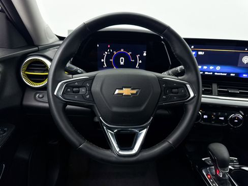 Used 2025 Chevrolet Trax LT w/ LT Convenience Package FWD image 29