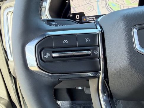 Used 2024 GMC Canyon Denali image 8