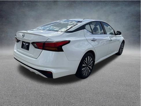 Used 2025 Nissan Altima 2.5 SV FWD image 9