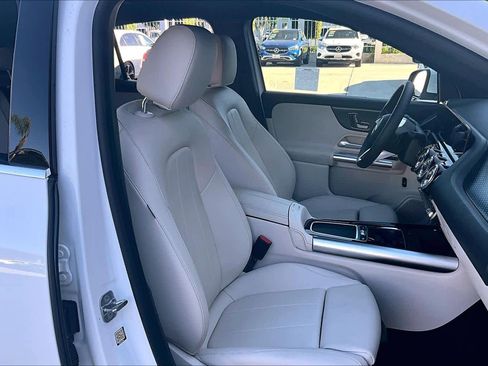 Used 2025 Mercedes-Benz GLA 250 image 8