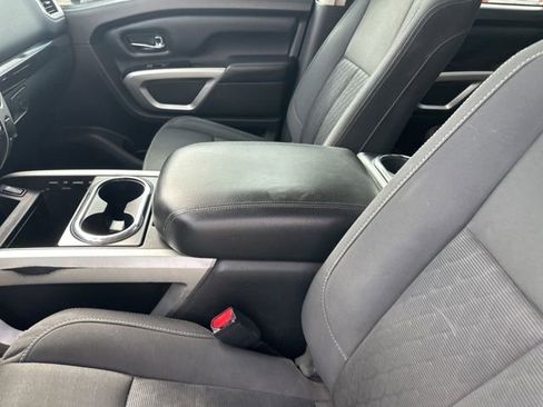 Used 2018 Nissan Titan SV w/ SV Convenience Package image 13