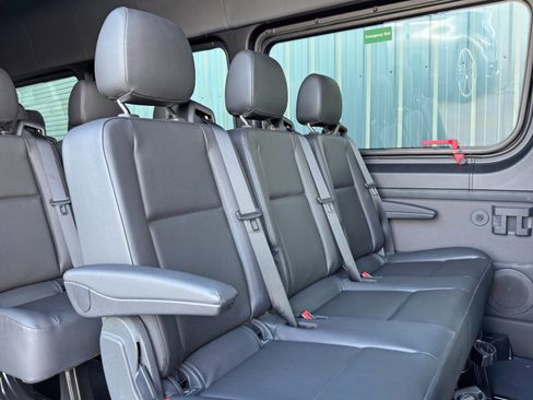 Used 2024 Mercedes-Benz Sprinter 2500 image 40