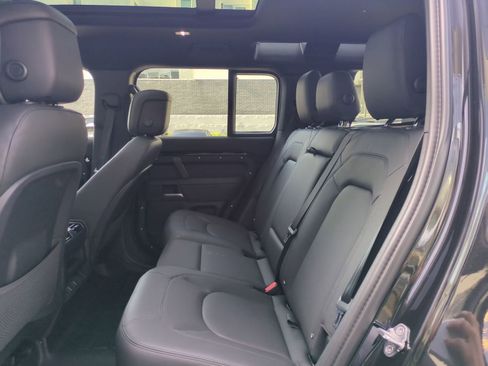 New 2026 Land Rover Defender 110 X-Dynamic SE image 25