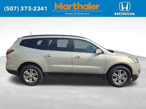 Used 2017 Chevrolet Traverse LT FWD image 6