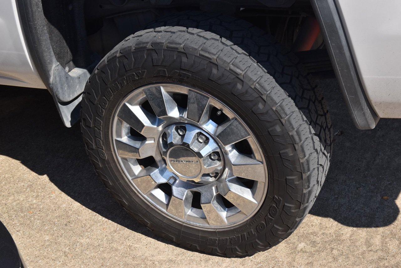 Used 2019 GMC Sierra 2500 Denali w/ Duramax Plus Package AWD/4WD image 11