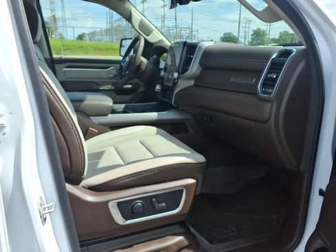 Used 2025 RAM 1500 Laramie AWD/4WD image 11