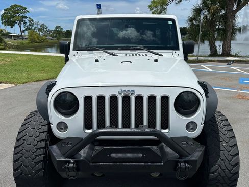 Used 2016 Jeep Wrangler Unlimited Sahara AWD/4WD image 3