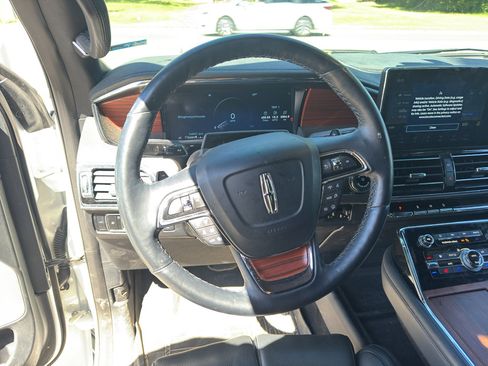 Used 2024 Lincoln Navigator L Reserve AWD/4WD image 7