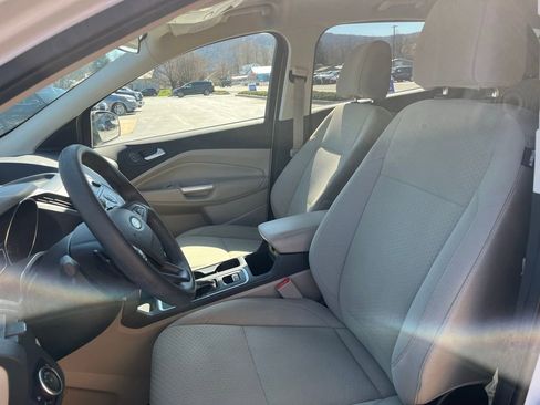 Used 2017 Ford Escape SE image 9