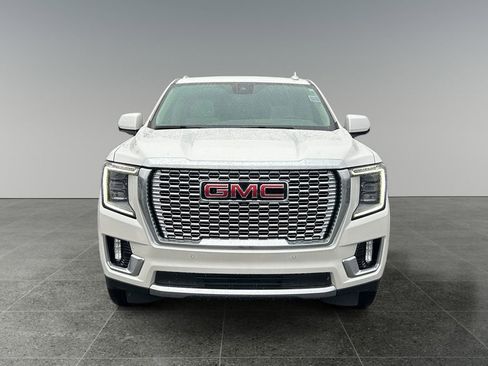 Used 2024 GMC Yukon XL Denali w/ Advanced Technology Package AWD/4WD image 3